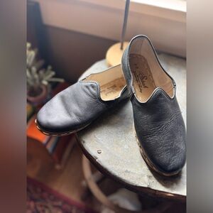 Sabah Handmade women 39/ US 7.5-8